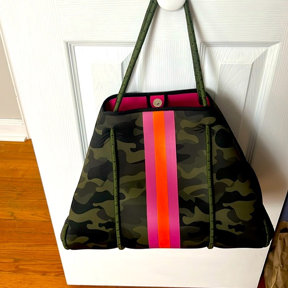 Haute Shore camo tote bag - Picture 1 of 5